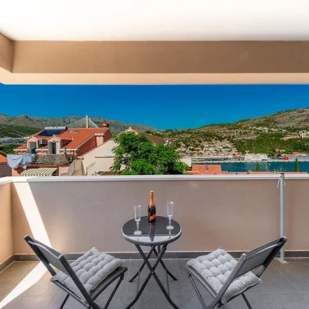 Oyo Deluxe Apartments Dubrovnik Buitenkant foto