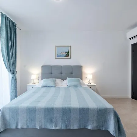 Oyo Deluxe Apartments Dubrovnik Buitenkant foto