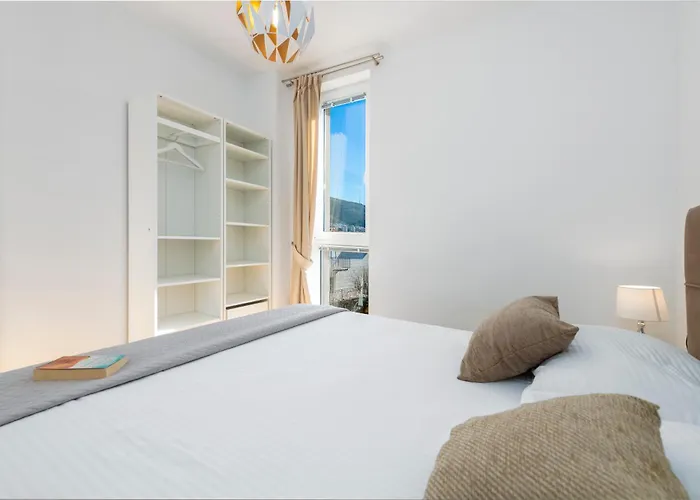 Oyo Deluxe Apartments