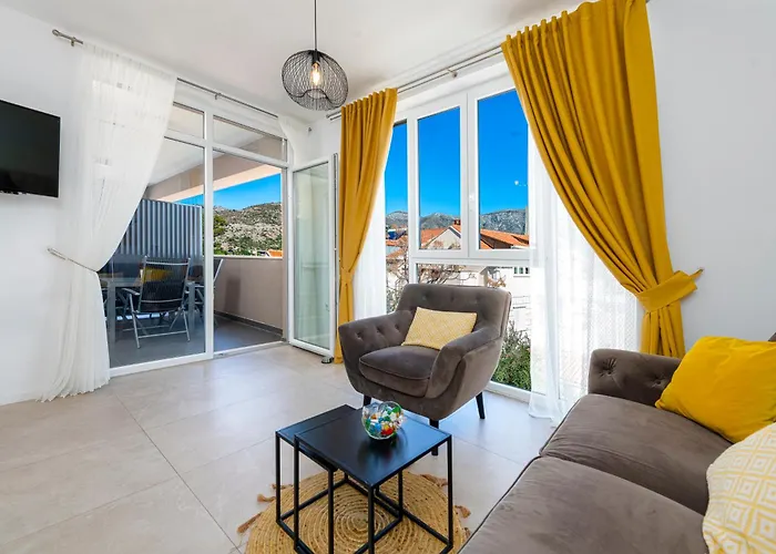 Oyo Deluxe Apartments